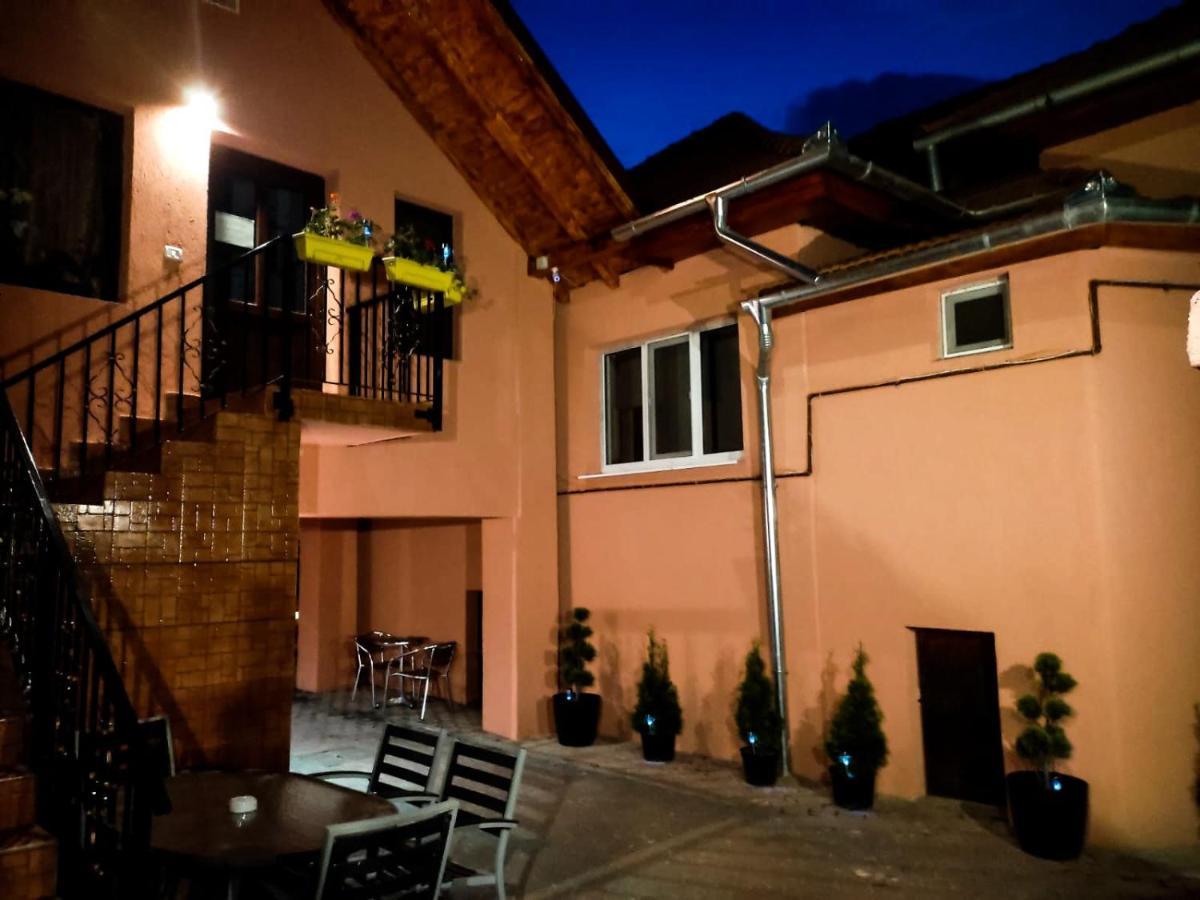 Făgăraş Calypso Rooms מראה חיצוני תמונה