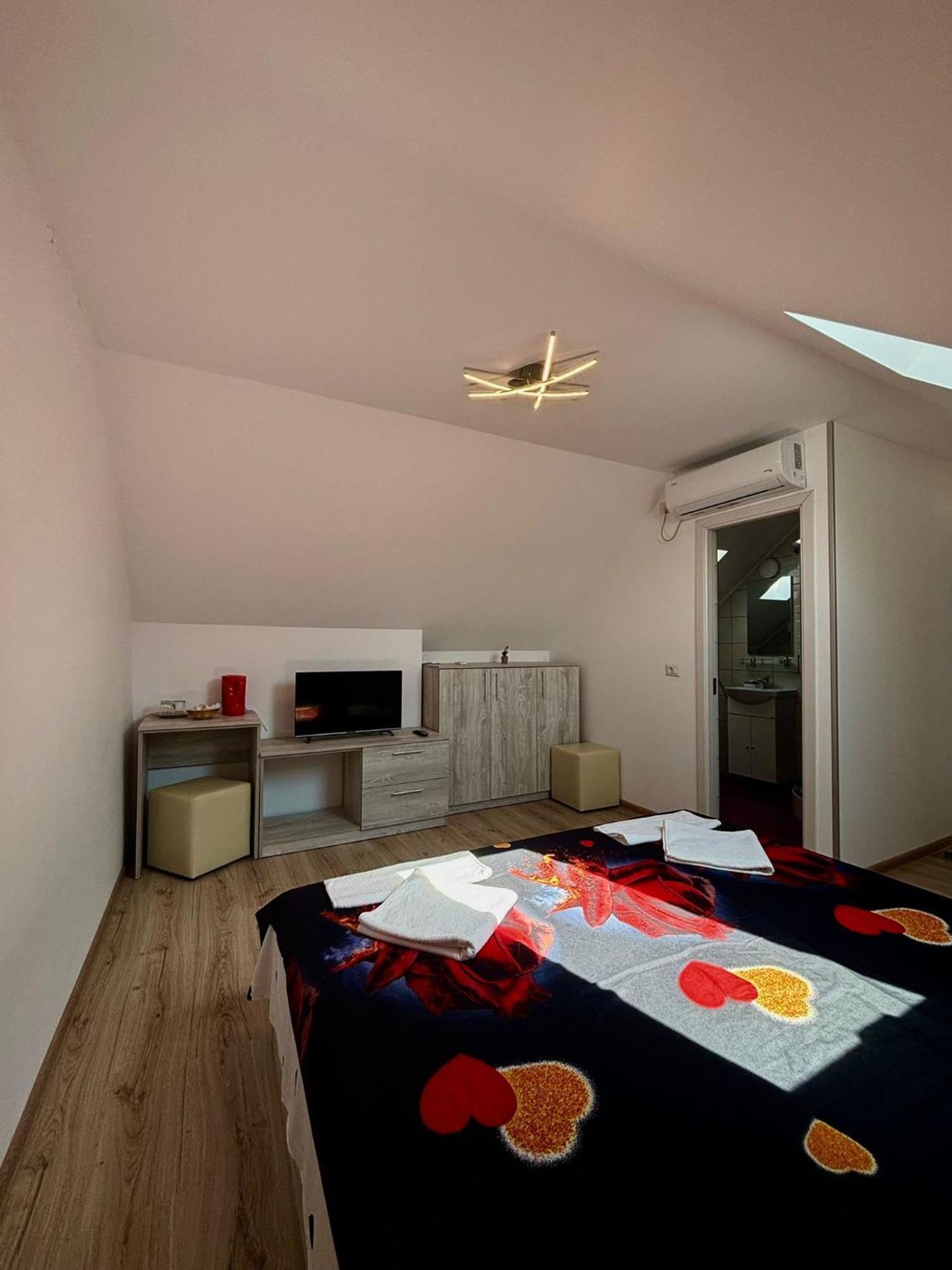 Făgăraş Calypso Rooms מראה חיצוני תמונה